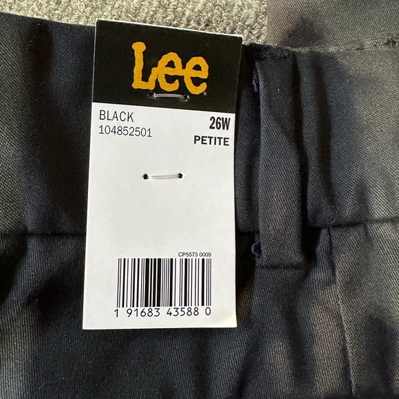 NWT women’s plus size Lee wrinkle free pants SZ 26W petite - Picture 4 of 7